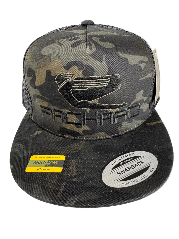 Gorra Trucker Bordada Ala Plana Logo Rojo