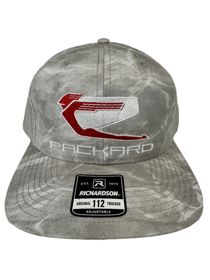 Gorra Trucker Bordada Ala Curva Logo Rojo 